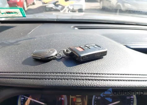 2016 Toyota Highlander Xle V6 z USA, uszkodzony, nr VIN 5TDJKRFH1GS301433